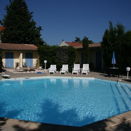 ホテル Logis La Cremaillere Montélimar エクステリア 写真