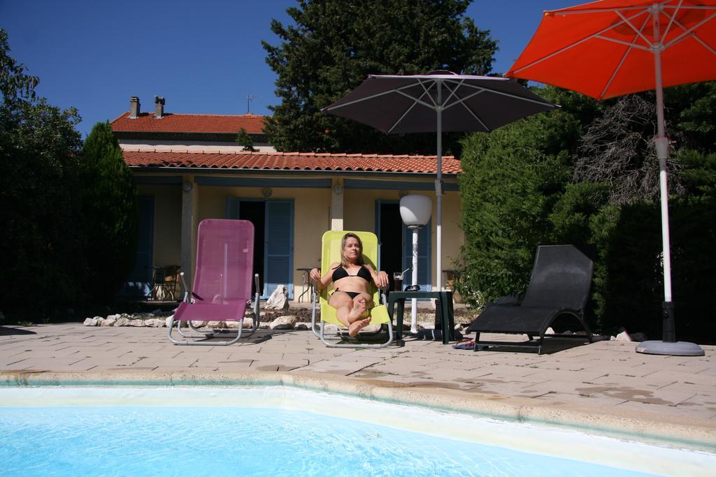 ホテル Logis La Cremaillere Montélimar エクステリア 写真